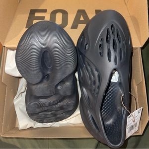 2022 Yeezy Foam Runner 'Onyx'